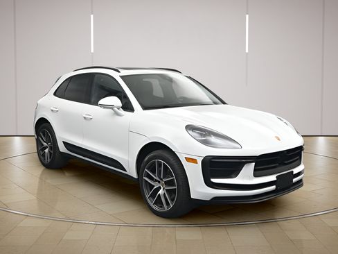 Used 2023 Porsche Macan AWD/4WD image 27