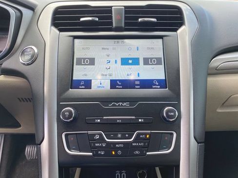Used 2020 Ford Fusion SE FWD image 13