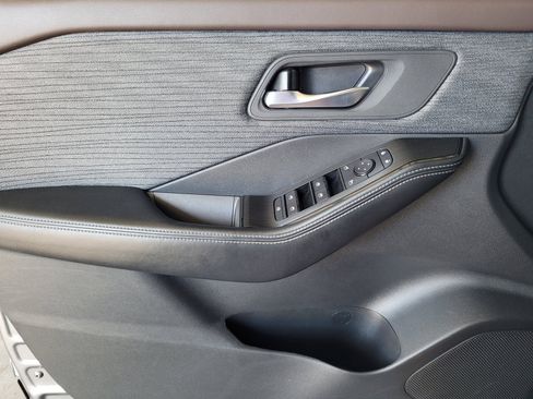 Certified 2023 Nissan Rogue SV FWD image 17