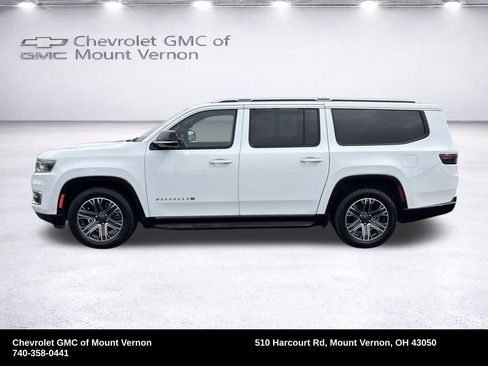 Used 2024 Jeep Wagoneer L Series II w/ Flexible Seating Group image 2