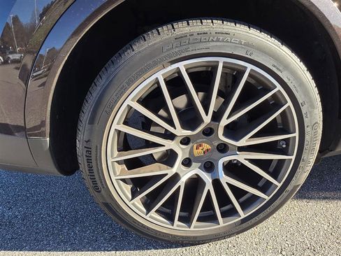 Used 2023 Porsche Cayenne image 13