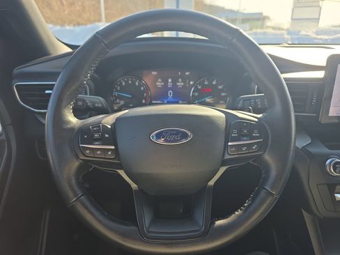 Used 2020 Ford Explorer XLT w/ Equipment Group 202A image 25