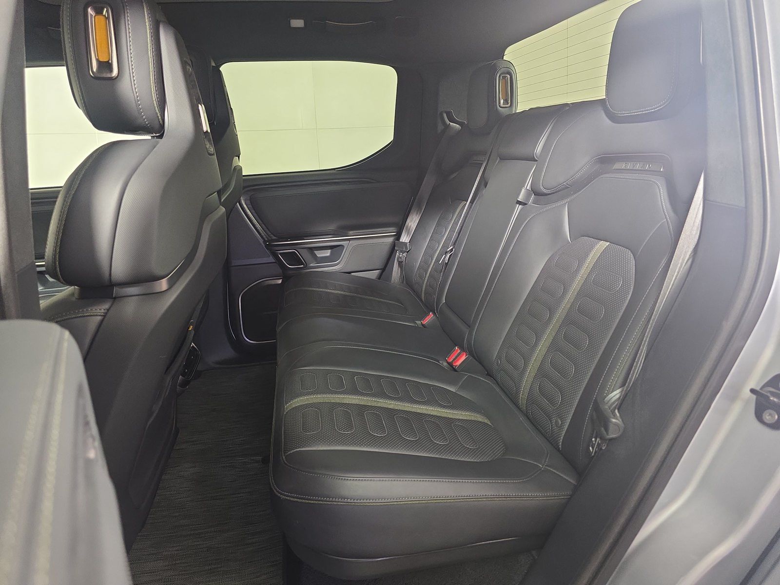 Used 2022 Rivian R1T Adventure AWD/4WD image 21