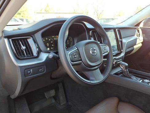 Used 2019 Volvo XC60 T5 Momentum w/ Protection Package Premier AWD/4WD image 14