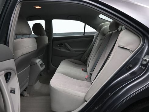 Used 2010 Toyota Camry LE FWD image 19