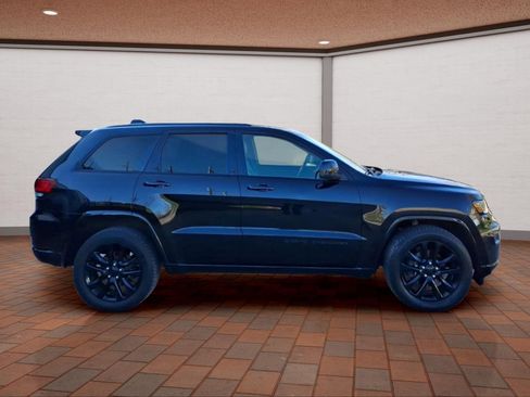 Used 2020 Jeep Grand Cherokee Altitude AWD/4WD image 4