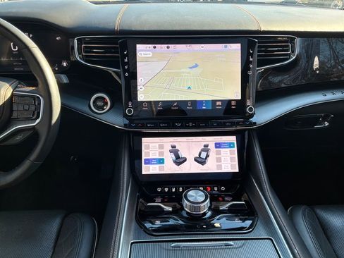 Used 2023 Jeep Grand Wagoneer Series III image 17