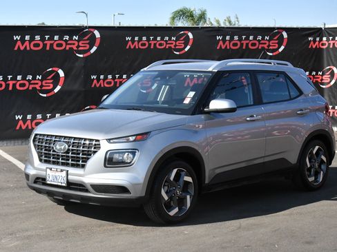 Used 2023 Hyundai Venue SEL w/ Cargo Package image 3
