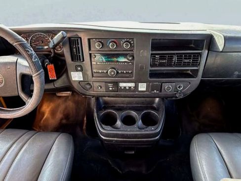 Used 2018 GMC Savana 3500 Extended w/ Driver Convenience Package image 9