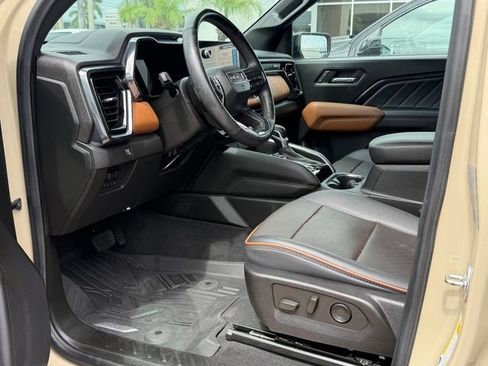 Used 2024 GMC Canyon AT4 w/ AT4 Premium Package AWD/4WD image 12
