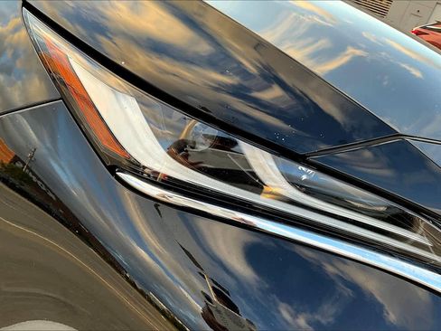 Used 2021 Toyota Venza XLE w/ Carpet Mat Package (TMS) image 25