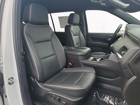 Used 2024 GMC Yukon XL SLT AWD/4WD image 15
