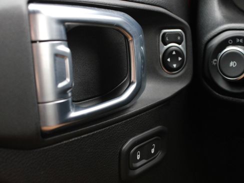 Used 2022 Jeep Wrangler Unlimited Sport AWD/4WD image 21