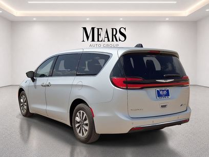 Used 2024 Chrysler Pacifica Limited