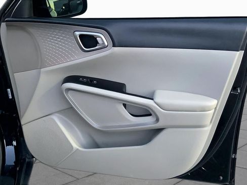 Used 2022 Kia Soul LX w/ Technology Package FWD image 22