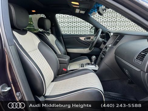Used 2017 INFINITI QX70 AWD w/ Limited Package image 17