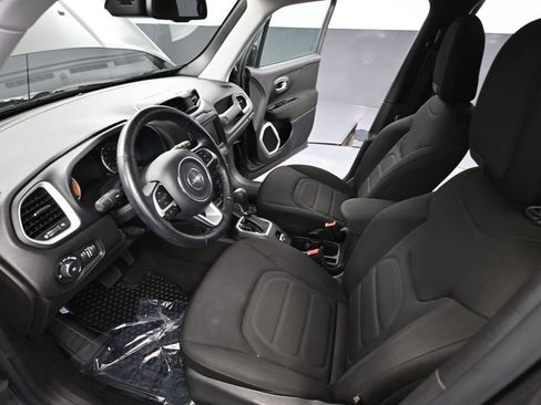 Used 2021 Jeep Renegade Latitude w/ Convenience Group AWD/4WD image 17