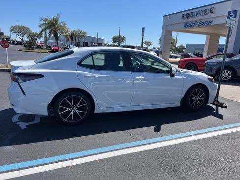 Used 2023 Toyota Camry SE image 4