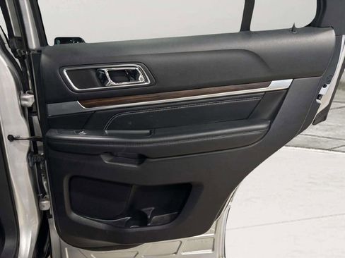 Used 2018 Ford Explorer Limited image 28
