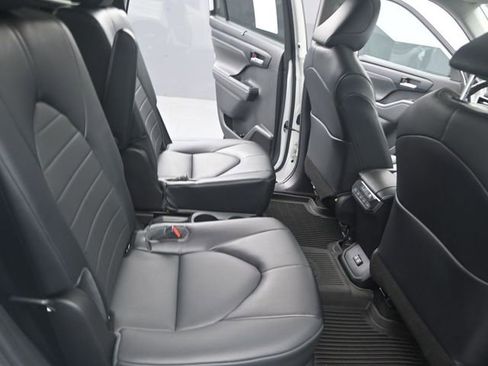 Used 2022 Toyota Highlander XLE image 16