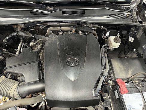 Used 2019 Toyota Tacoma SR5 AWD/4WD image 12