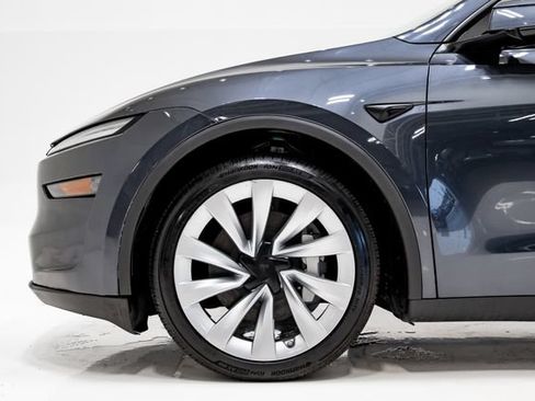 Used 2026 Tesla Model Y AWD image 25