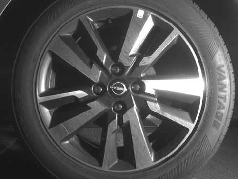 Used 2025 Nissan Versa SV image 14