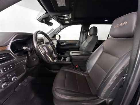 Used 2023 Chevrolet Suburban High Country w/ Premium Package 2 AWD/4WD image 3