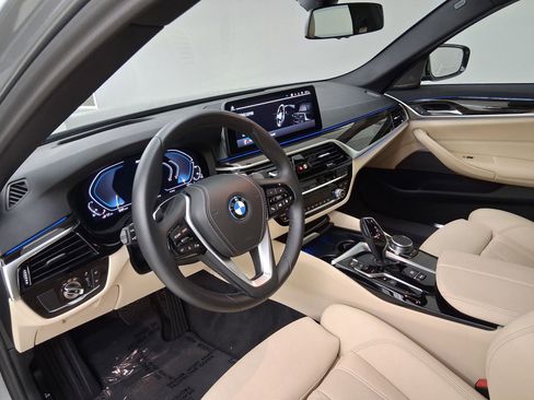 Used 2023 BMW 530e w/ Premium Package RWD image 2