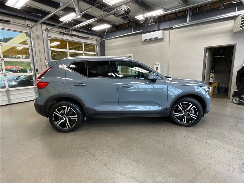 Used 2023 Volvo XC40 B5 Core AWD/4WD image 6