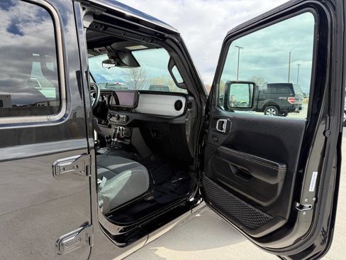 Used 2025 Jeep Wrangler Unlimited Sahara w/ Safety Group image 23