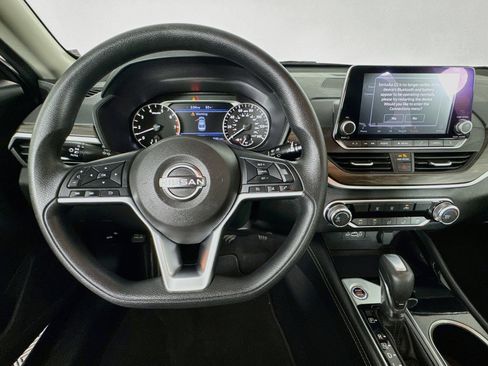 Used 2023 Nissan Altima 2.5 SV FWD image 10