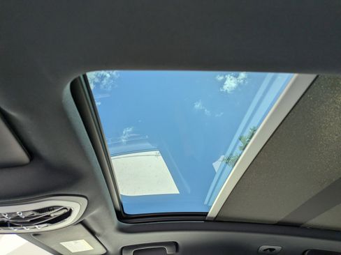 Used 2024 Porsche Macan image 21