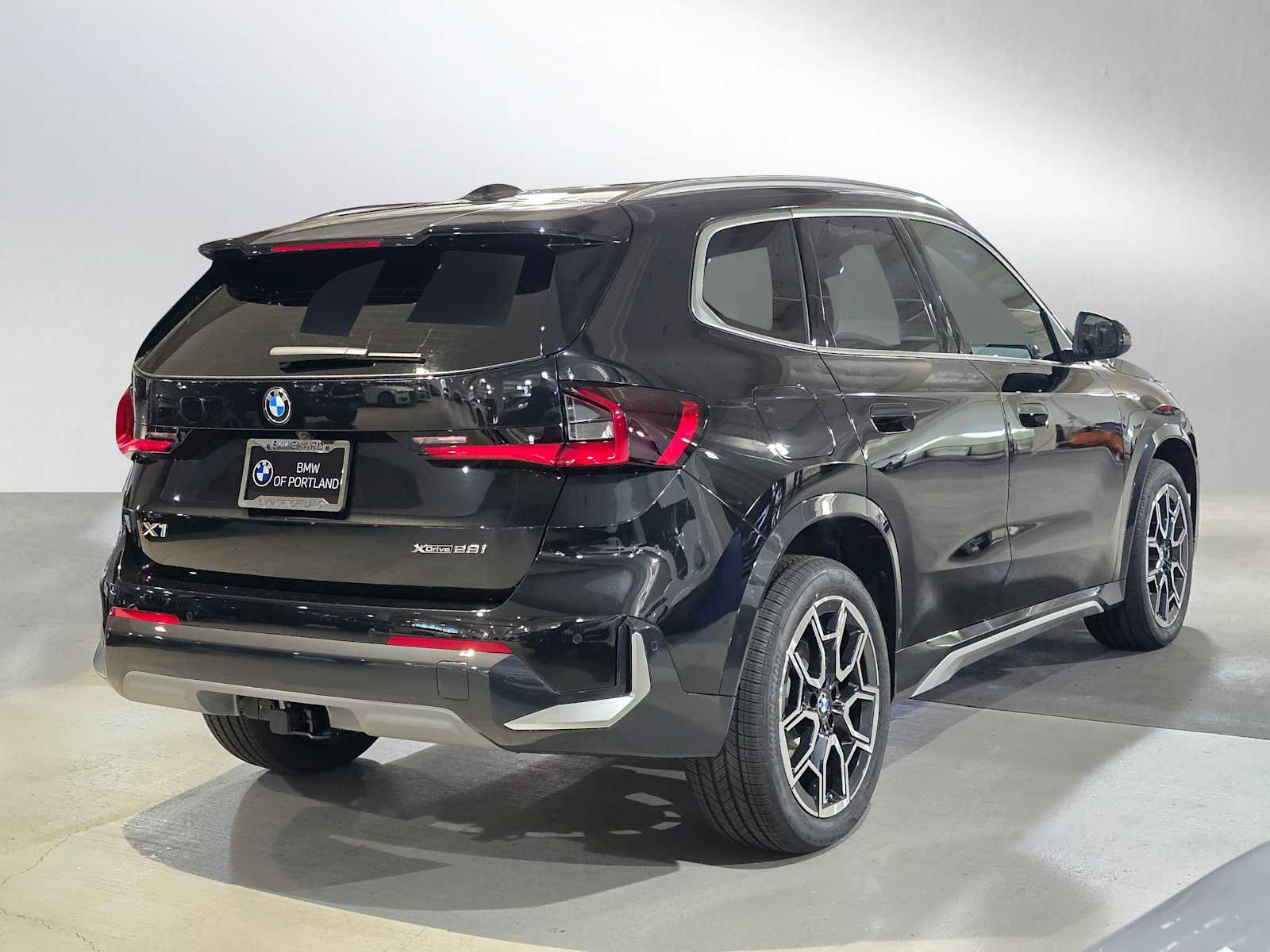 Used 2026 BMW X1 xDrive28i w/ Technology Package AWD/4WD image 3