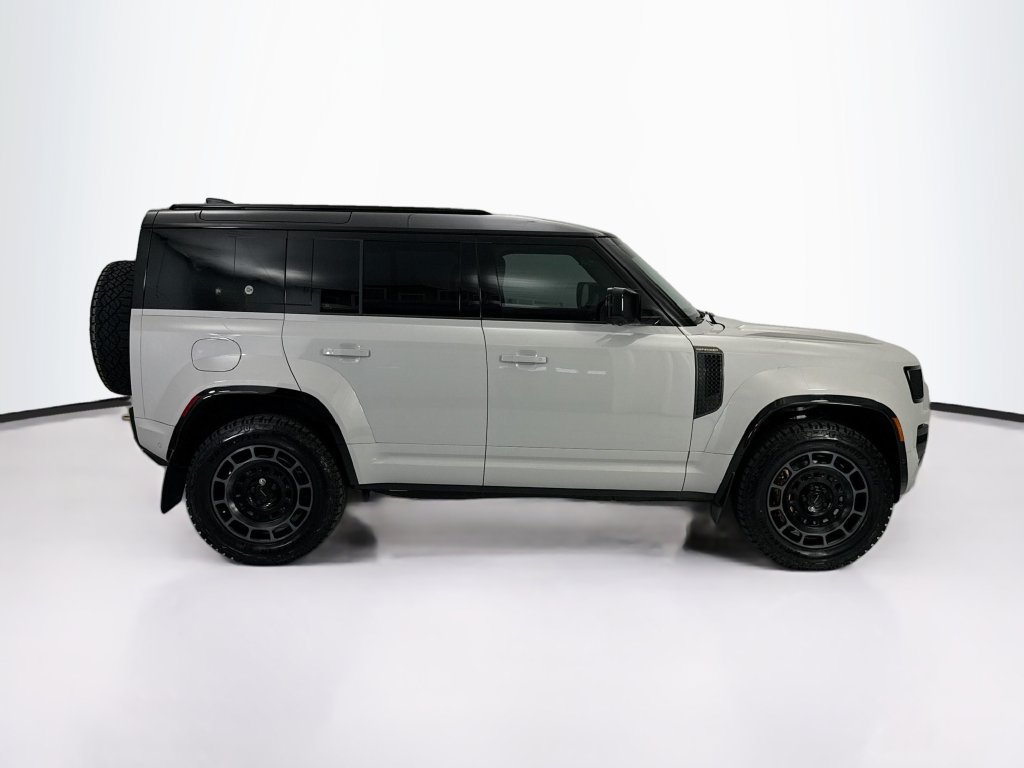 New 2026 Land Rover Defender 110 OCTA AWD/4WD image 4