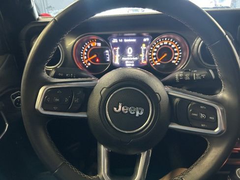 Used 2019 Jeep Wrangler Unlimited Sahara AWD/4WD image 9