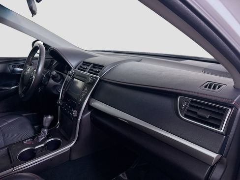 Used 2017 Toyota Camry SE image 29
