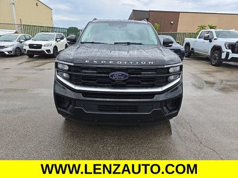 Used 2026 Ford Expedition Platinum w/ Platinum Ultimate Package AWD/4WD image 2