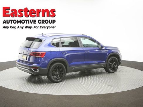 Used 2022 Volkswagen Taos SE w/ Panoramic Sunroof Package FWD image 42