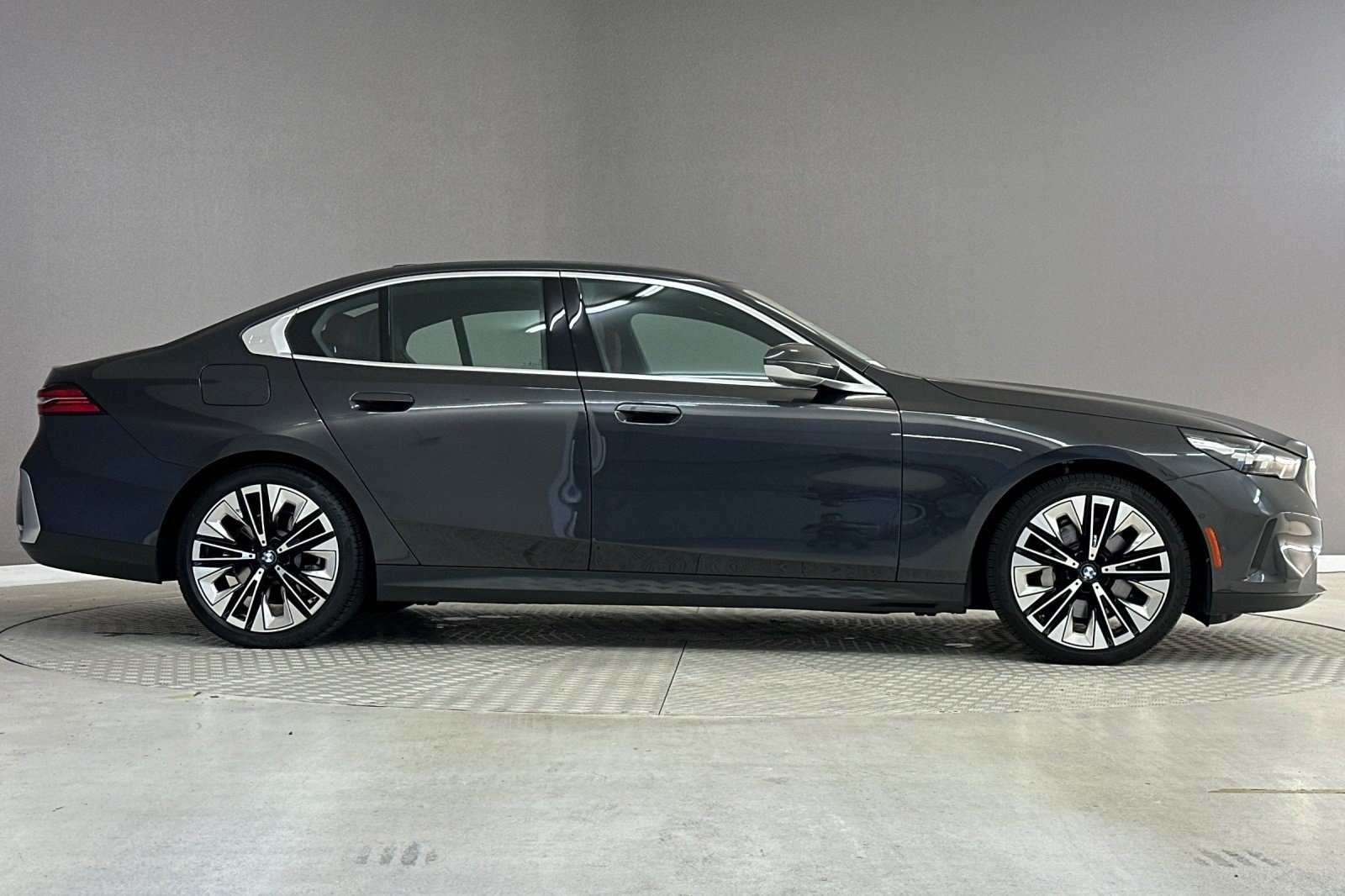 Used 2026 BMW 530i RWD image 7