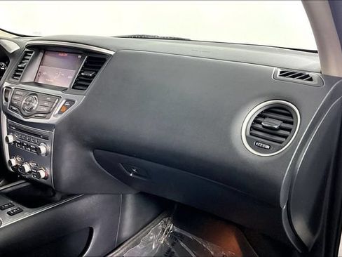 Used 2017 Nissan Pathfinder SL FWD image 18