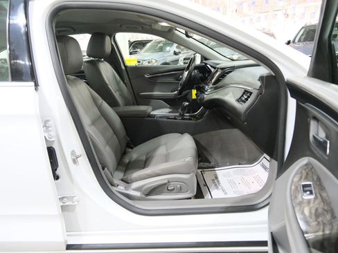 Used 2015 Chevrolet Impala LT w/ Convenience Package FWD image 28
