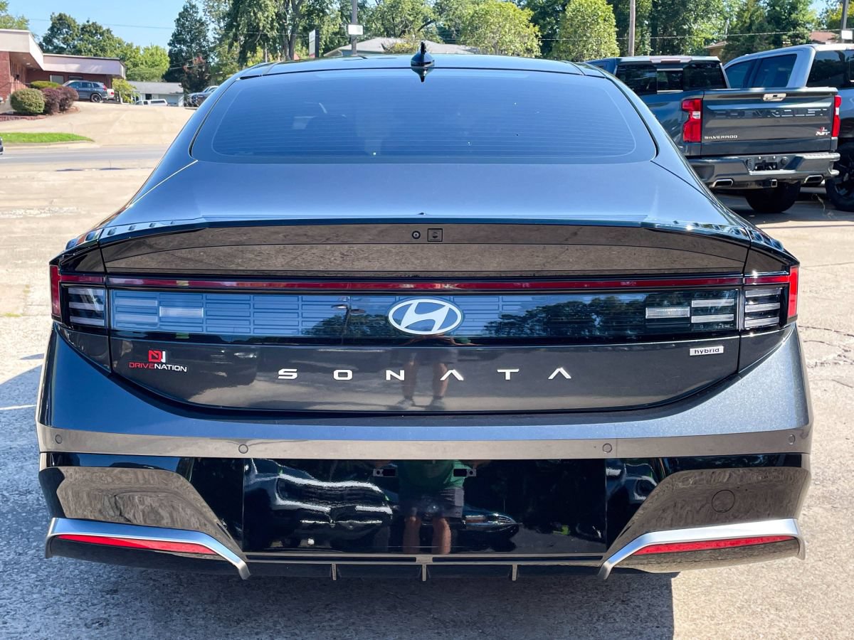Used 2025 Hyundai Sonata Limited FWD image 8