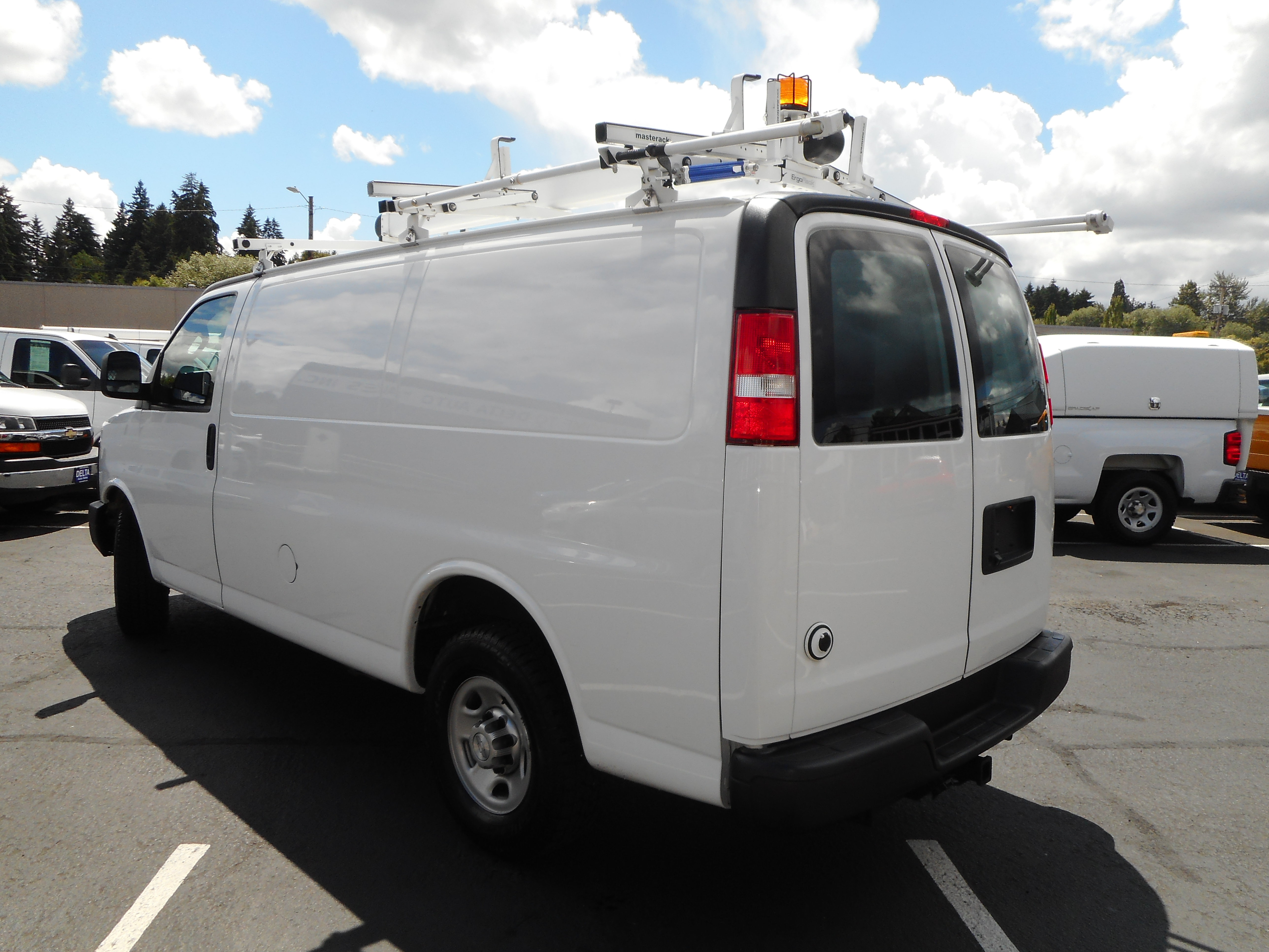 Used 2016 Chevrolet Express 2500 w/ Cold Climate Package RWD image 10