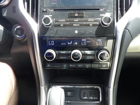 Used 2019 Subaru Ascent Limited AWD/4WD image 31