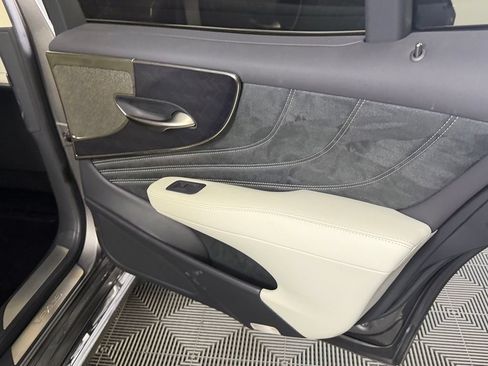 Used 2023 Lexus LS 500 w/ Interior Upgrade Package RWD image 29