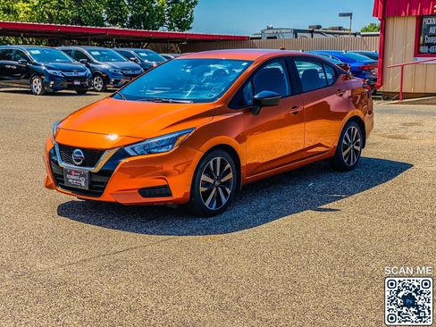 Used 2022 Nissan Versa SR w/ Convenience Package FWD image 4