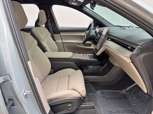 Used 2025 Volvo EX90 Ultra AWD/4WD image 16