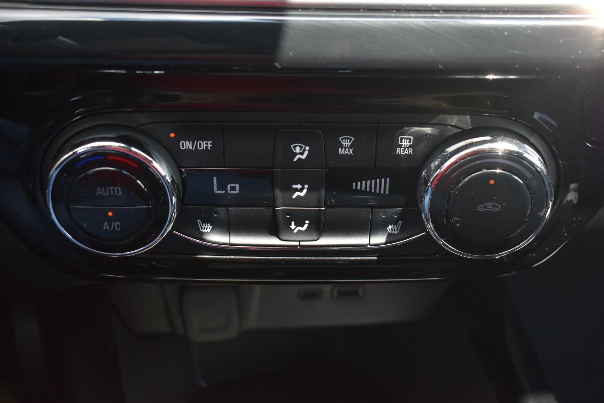 Used 2024 Chevrolet Trax RS w/ Driver Confidence Package FWD image 28