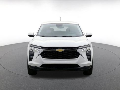 Used 2025 Chevrolet Trax LT w/ LT Convenience Package FWD image 2
